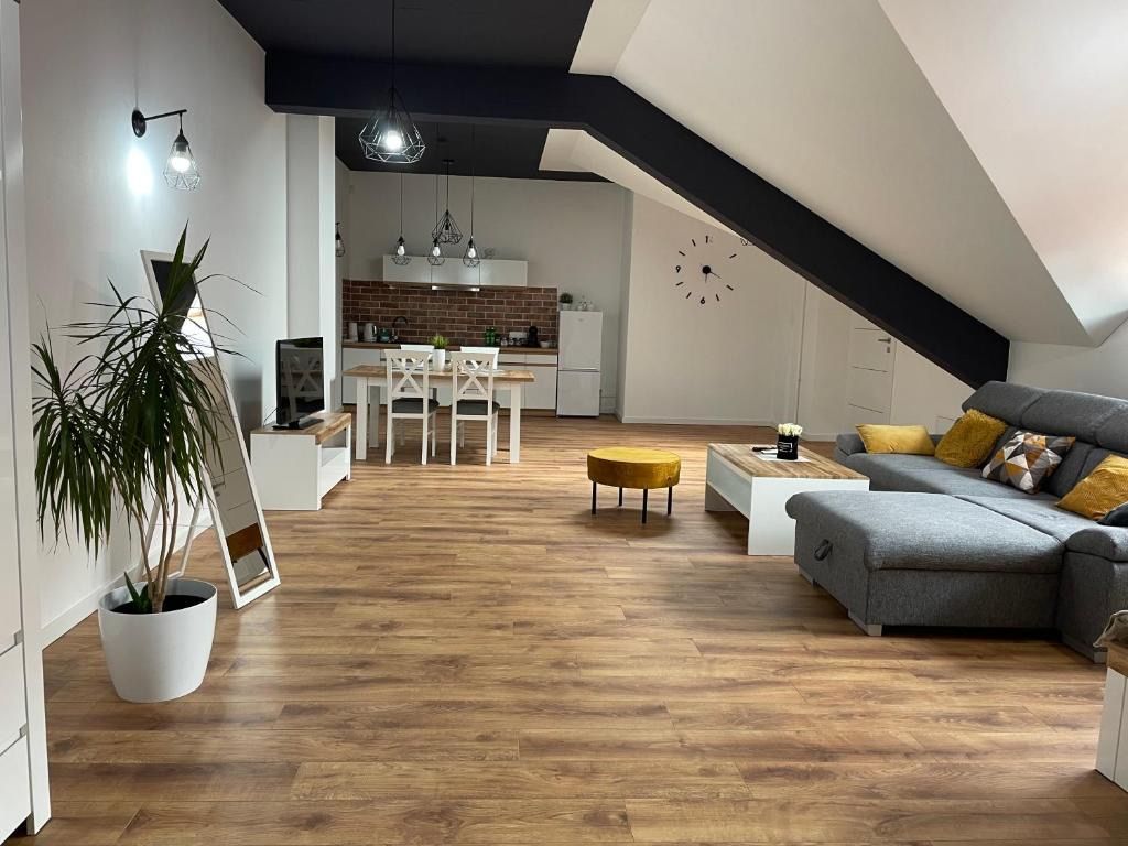 Apartament Rynek 13 z parkingiem - Centrum Bochni, житло біля вокзалу Бохня