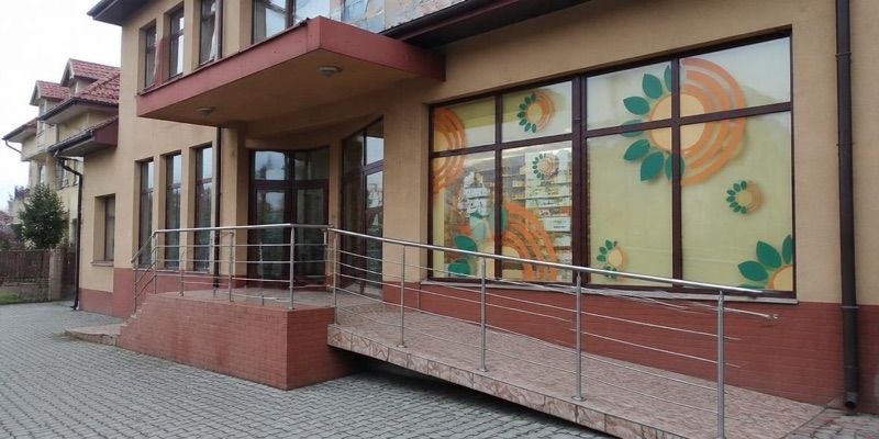 Apteka Słoneczna, sklep przy dworcu Bochnia