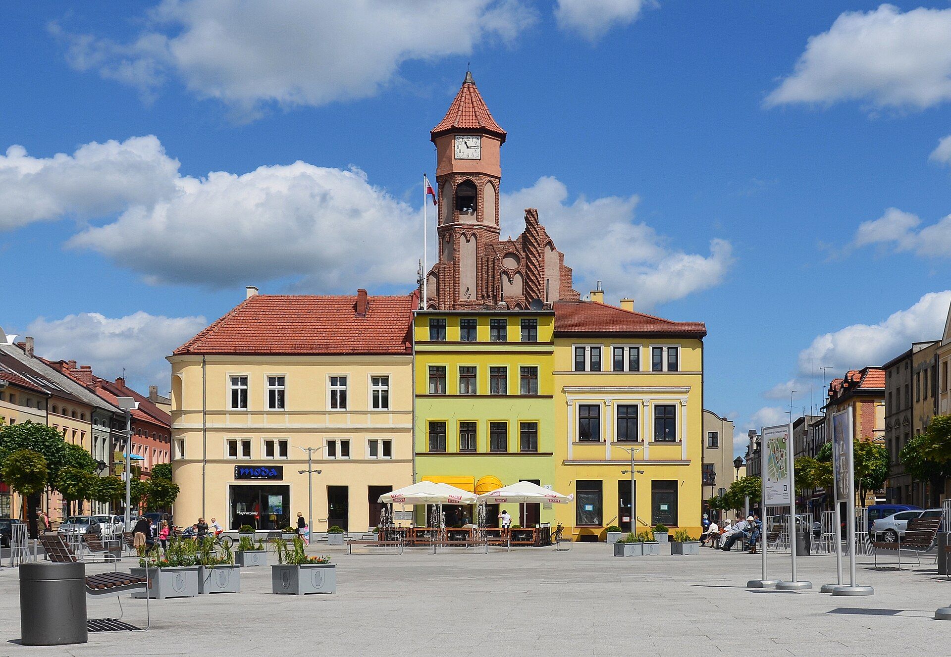 Wieża ratusza w Brodnicy, atrakcja w pobliżu dworca Brodnica