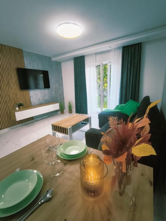 Aura Apartamenty, житло біля вокзалу Бжег