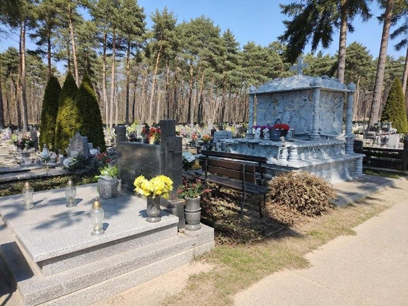 Cmentarz parafii Św. Stanisława Biskupa, atrakcja w pobliżu dworca Bydgoszcz Wschód