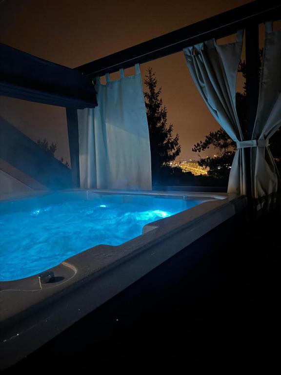 Rabczański Taras z jacuzzi i otwieranym dachem, житло біля вокзалу Хабувка Стадіон