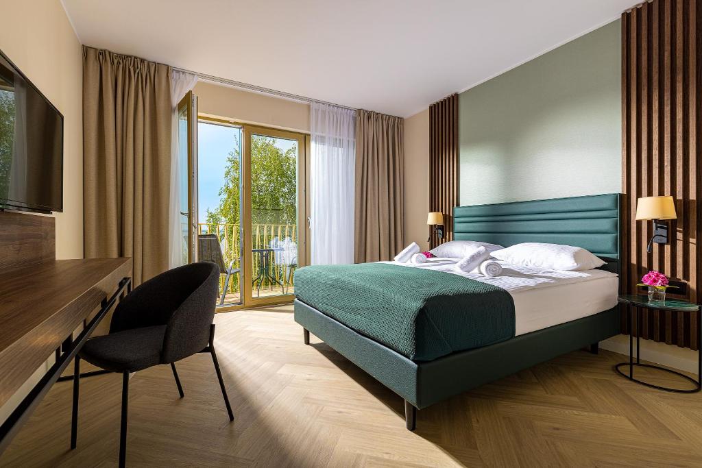 Hotel Meridian, житло біля вокзалу Халупи