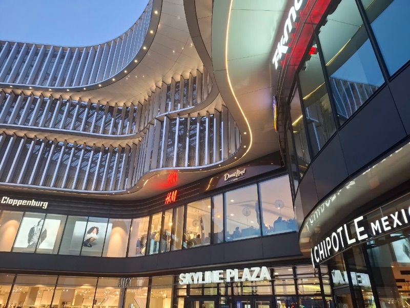 Skyline Plaza, торговий центр біля вокзалу Frankfurt (Main) Hauptbahnhof