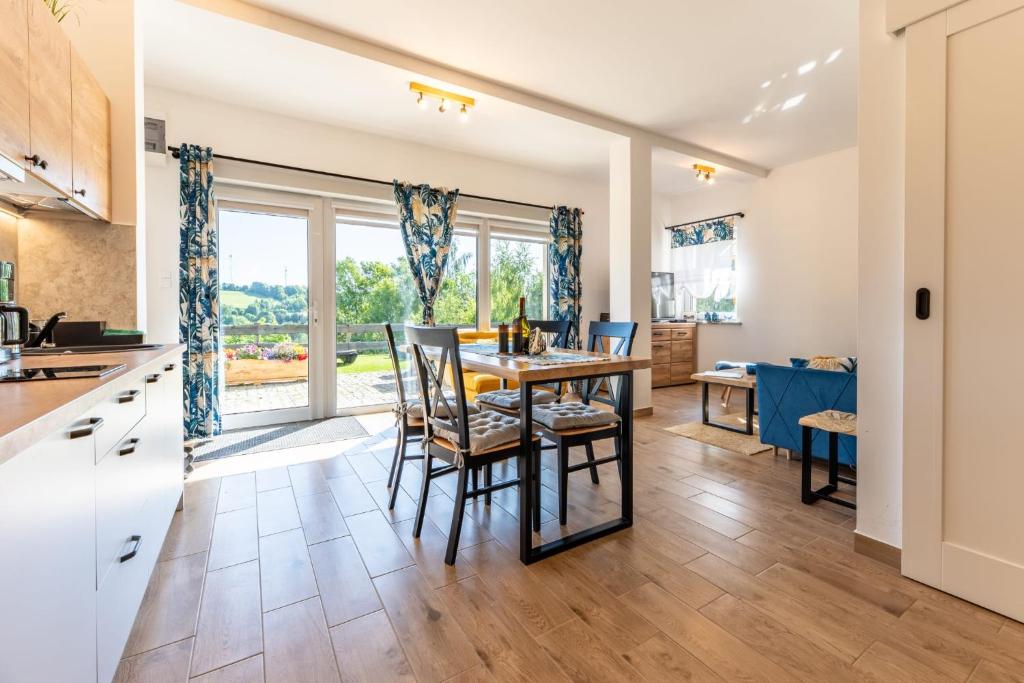 Dusznickie Apartamenty z widokiem, житло біля вокзалу Duszniki-Zdrój