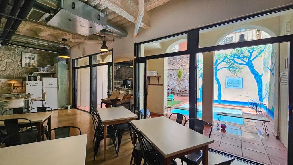 Ten To Go Hostel, житло біля вокзалу Barcelona-Sants