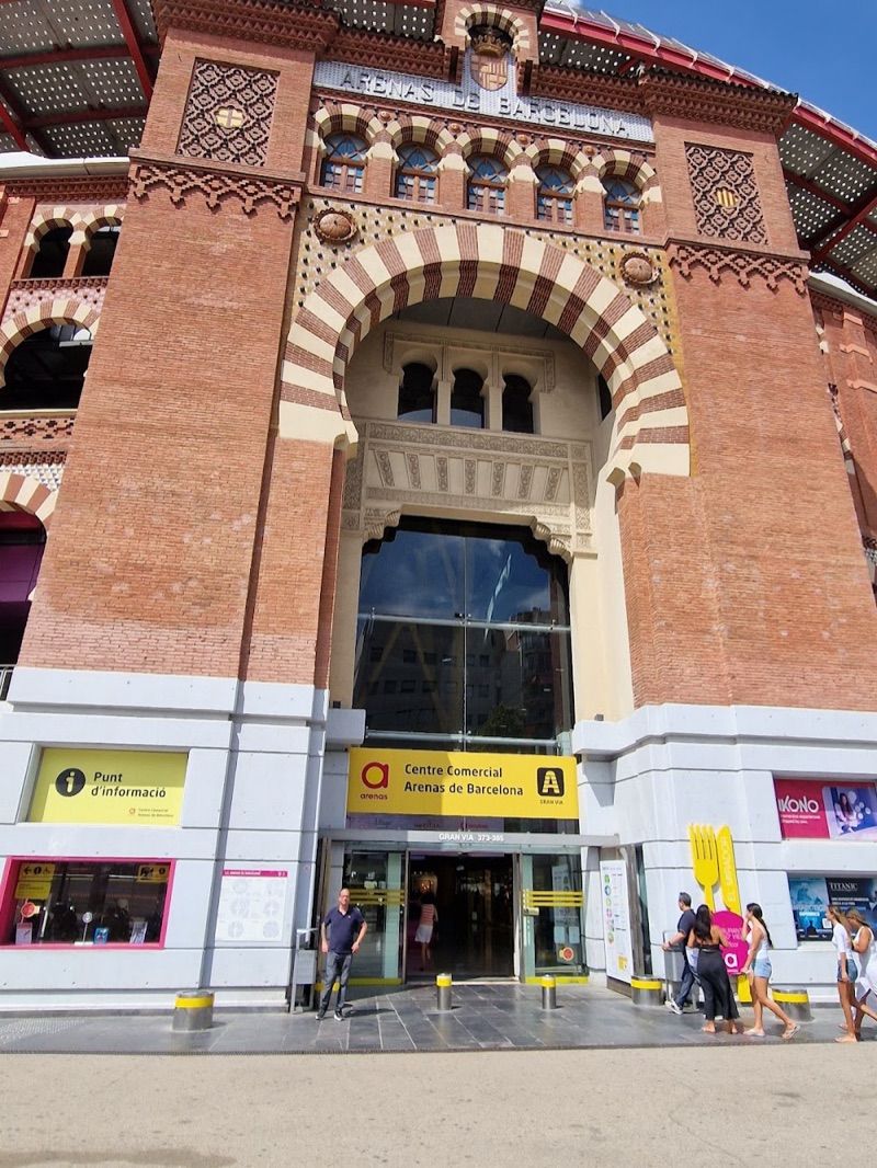 Arenas de Barcelona, торговий центр біля вокзалу Barcelona-Sants