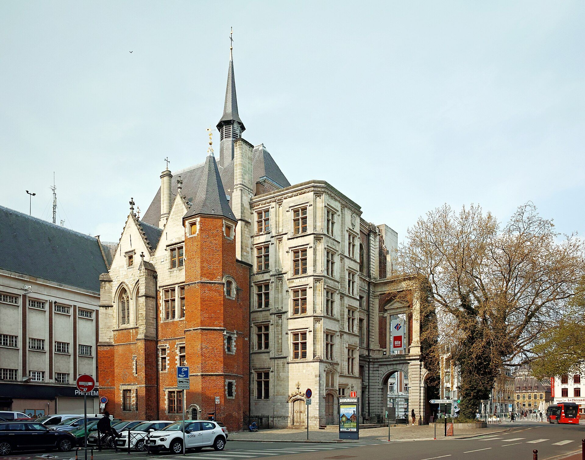 Palais Rihour, atrakcja w pobliżu dworca Lille Flandres