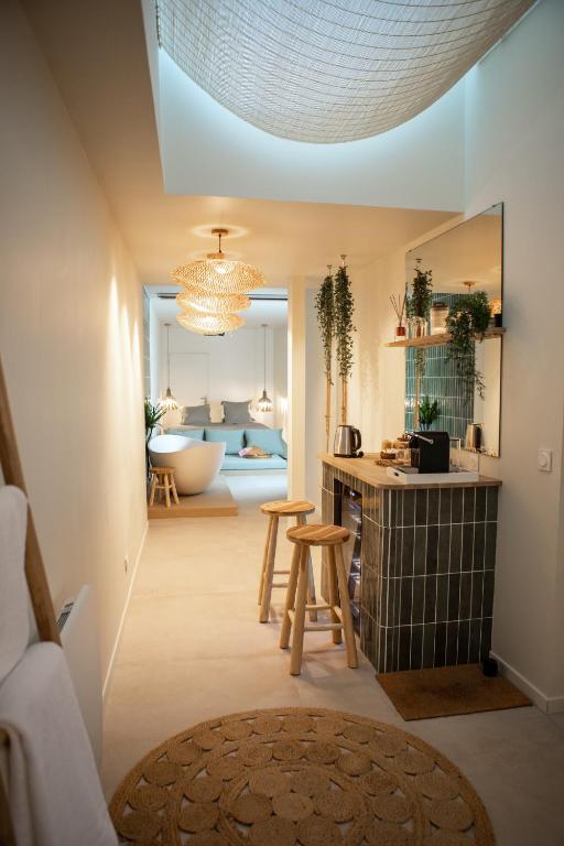 La Penida Suite avec Sauna & Baignoire - Hyper Centre Lille, житло біля вокзалу Lille Flandres
