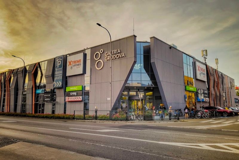 Galeria Grodova, торговий центр біля вокзалу Гродзиск Мазовецький