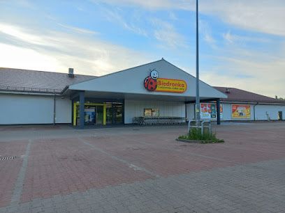 Biedronka, магазин біля вокзалу Хайнувка