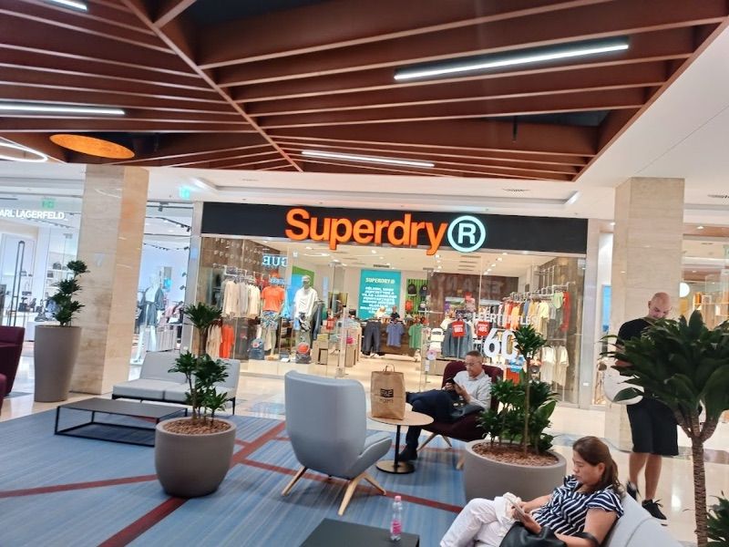 Arena Mall üzletközpont, торговий центр біля вокзалу Budapest-Keleti