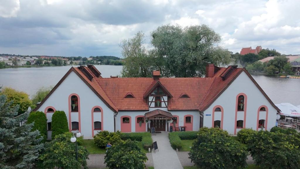Tawerna Kaper, житло біля вокзалу Ілава Глувна