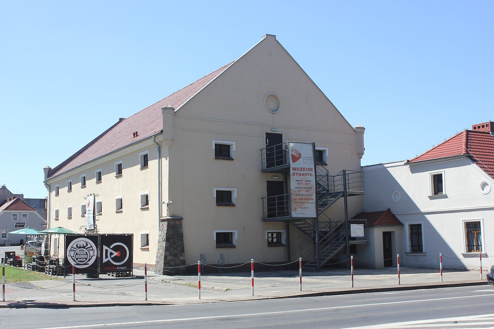 Spichlerz Polskiego Rocka, atrakcja w pobliżu dworca Jarocin
