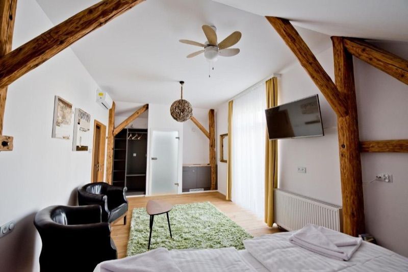 Salon Win Wine Bar & Apartments, житло біля вокзалу Ясло