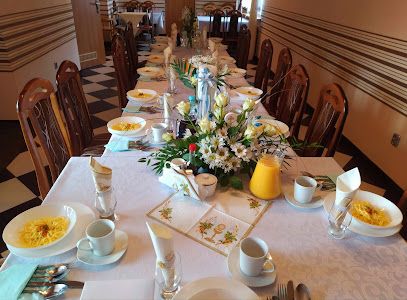 Cafe Ewa. Kawiarnia. Kaszałek E.S., біля вокзалу Jaworzno Szczakowa