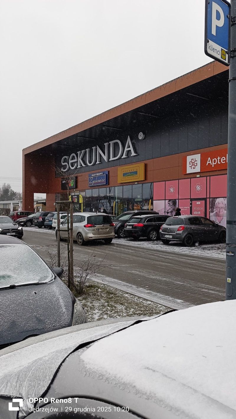 Galeria Sekunda, торговий центр біля вокзалу Єнджеюв