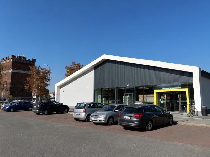 Biedronka, sklep przy dworcu Jędrzejów