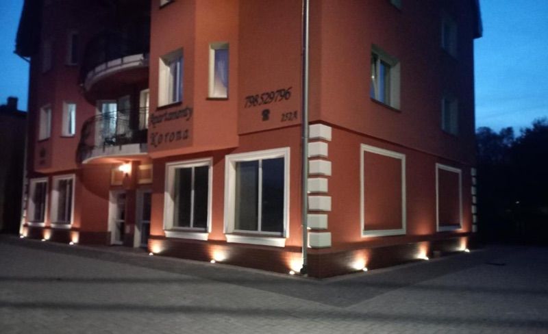 APARTHOTEL Apartamenty KORONA noclegi przy Termach Cieplickich 10proc rabatu do TERM Jelenia Góra Cieplice SELF CHECK IN 24h Parking, житло біля вокзалу Єленя Гура Чепліце