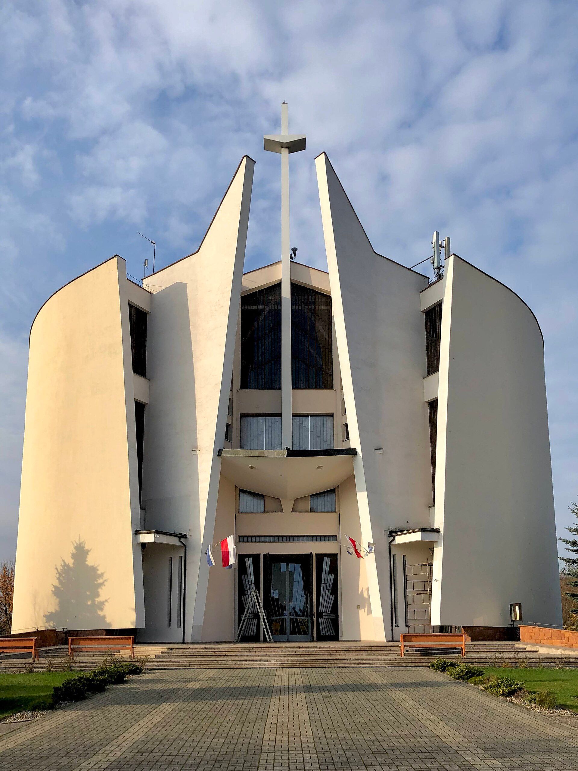 Parafia rzymskokatolicka Matki Bożej Nieustającej Pomocy, atrakcja w pobliżu dworca Jurata