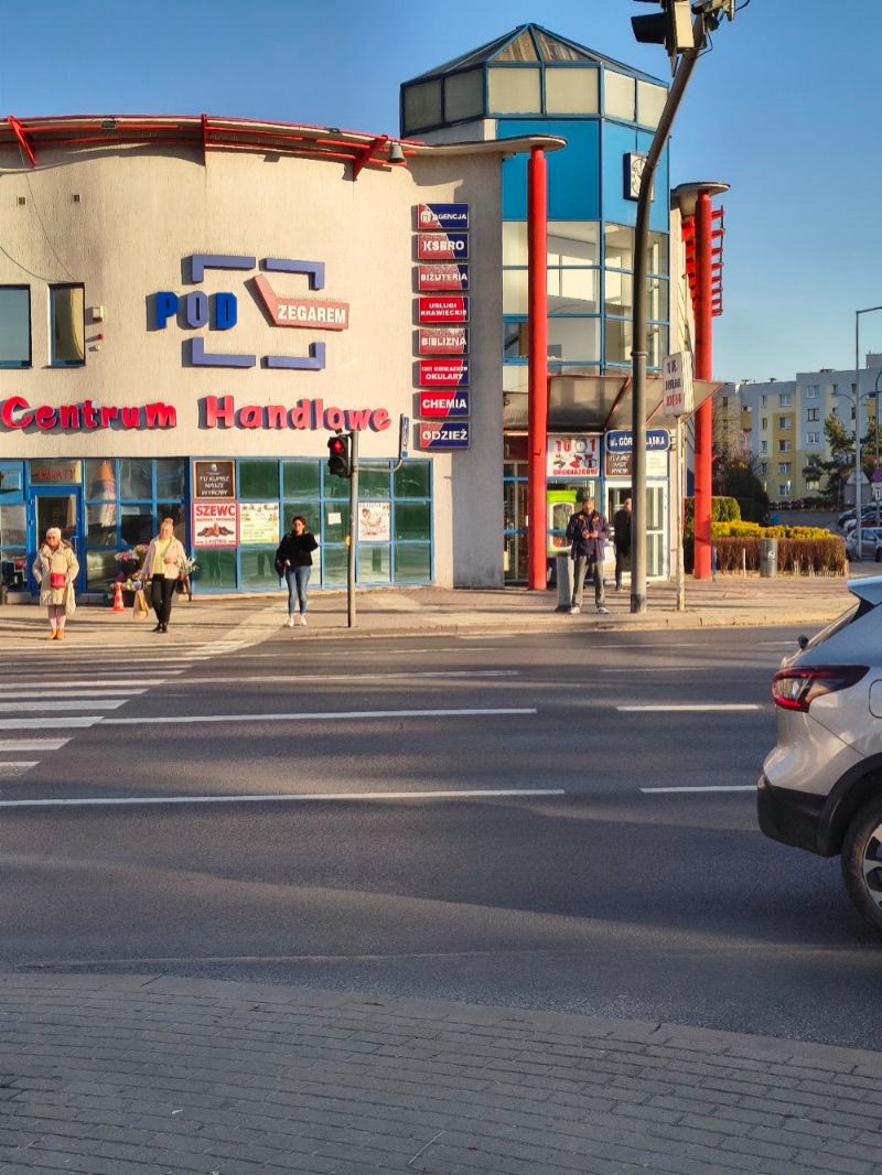 Pod Zegarem. Centrum handlowe, торговий центр біля вокзалу Каліш