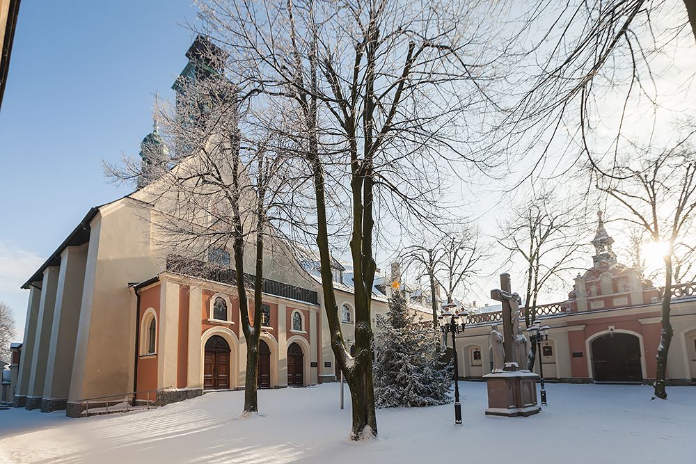 Plac Rajski, atrakcja w pobliżu dworca Kalwaria Zebrzydowska