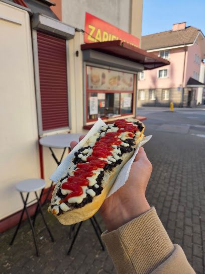 Budka z zapiekankami GAD-BURGER, біля вокзалу Kędzierzyn-Koźle
