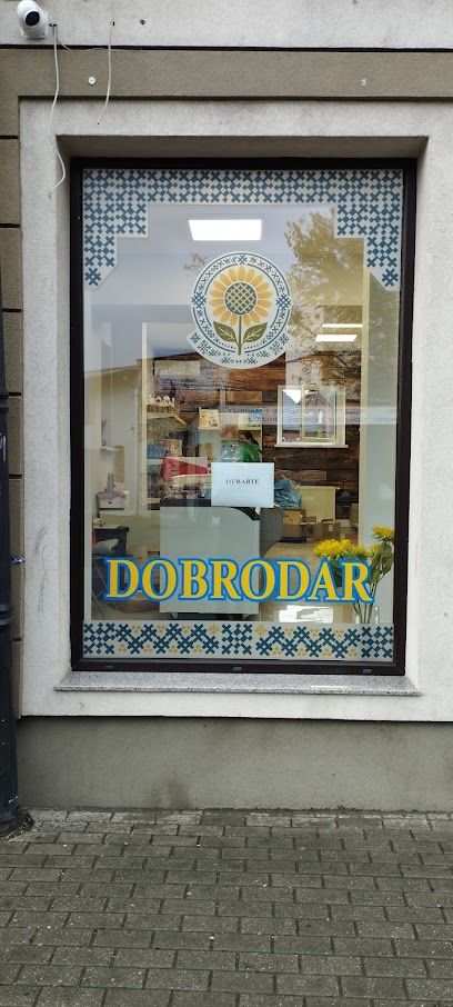 Sklep Dobrodar, магазин біля вокзалу Кендзєжин-Козлє