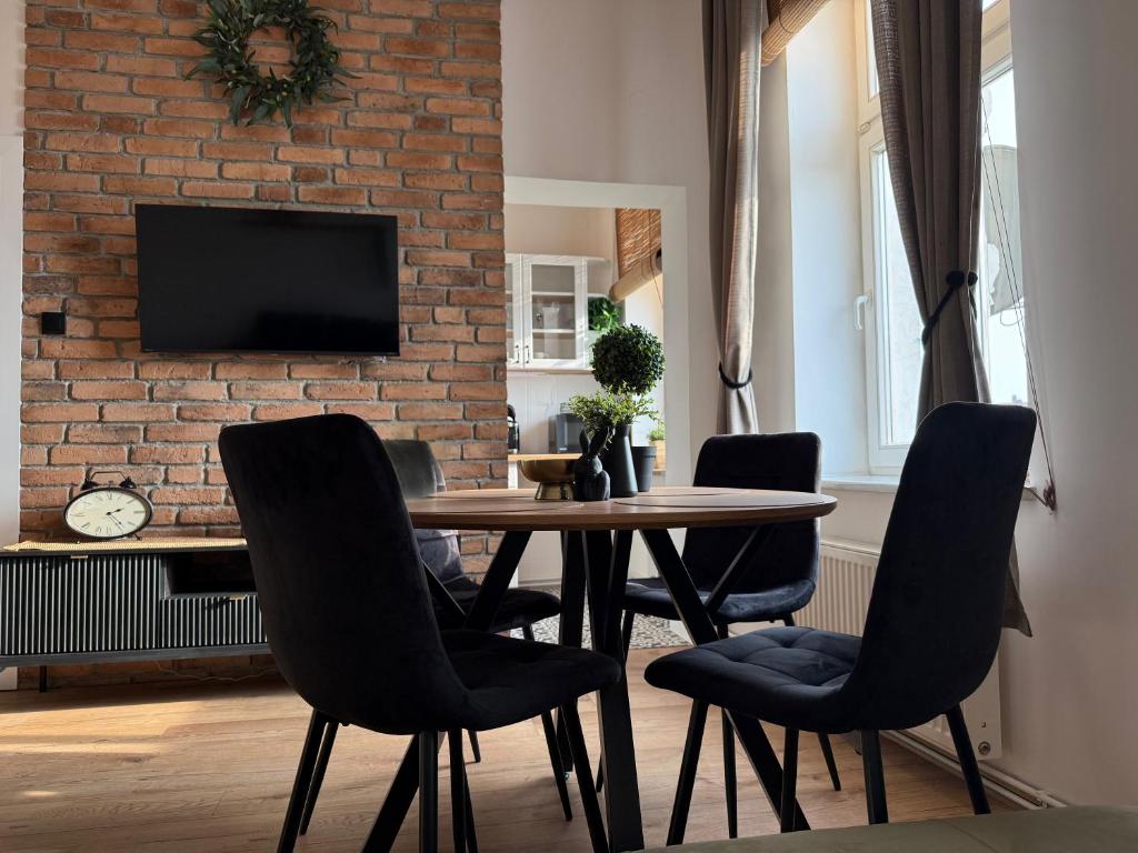 Apartament Industrial z Antresolą, житло біля вокзалу Кентшин