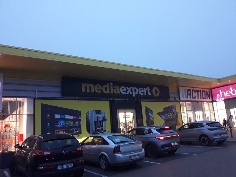 Centrum Handlowe Stop-Shop, торговий центр біля вокзалу Кентшин