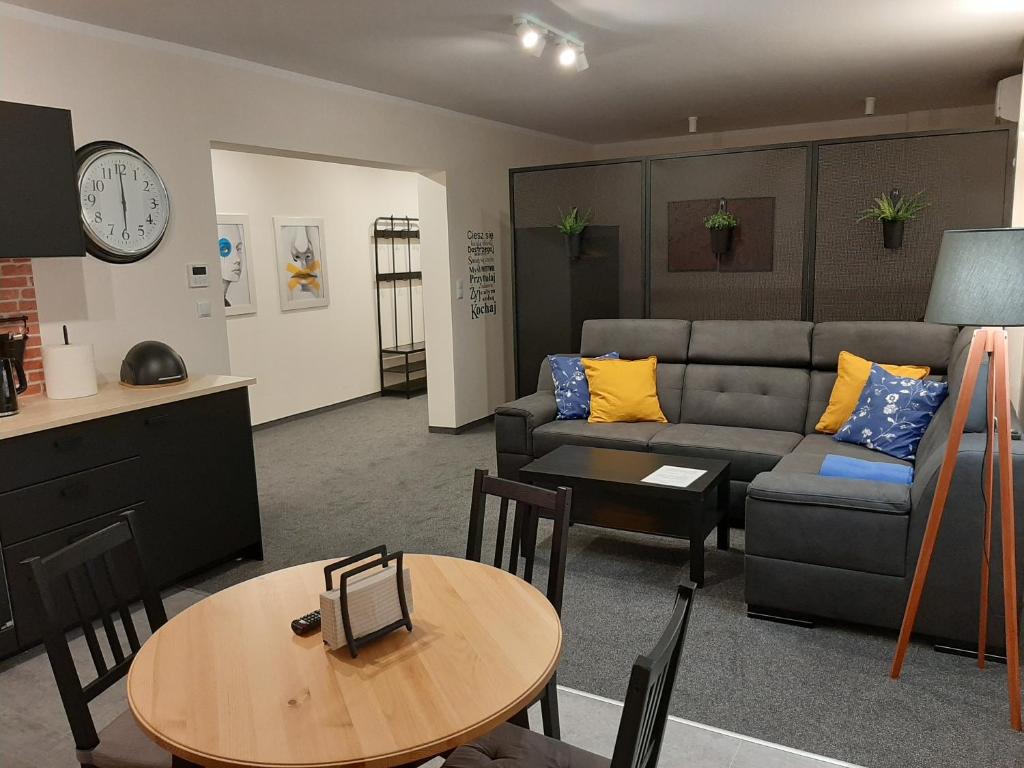 APARTAMENTY VINCI, житло біля вокзалу Красностав Місто