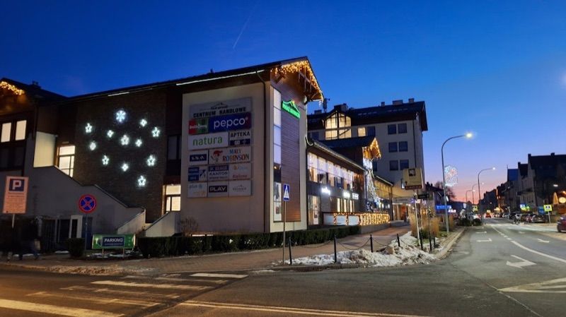 Pasaż Krynicki - Centrum Handlowe, торговий центр біля вокзалу Криніца