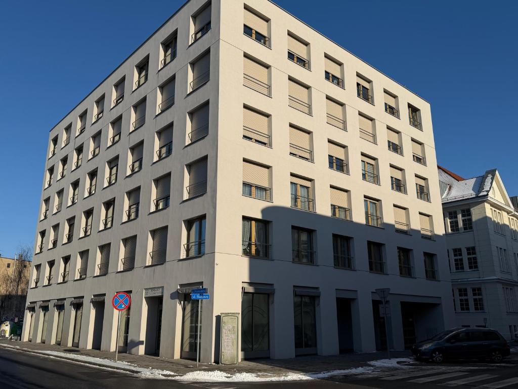 Apartament Skarbowa 1A LUX 4 & Parking, житло біля вокзалу Лешно