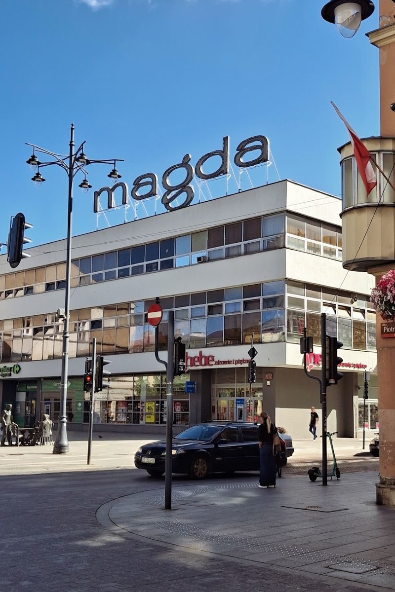 Dom Handlowy "Magda", торговий центр біля вокзалу Лодзь Фабрична