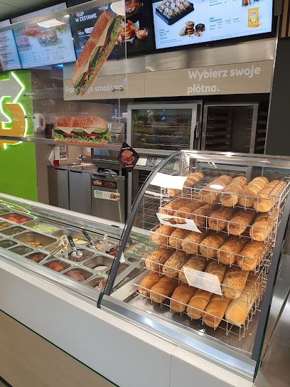 Subway, біля вокзалу Łódź Żabieniec