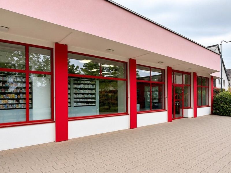 Apteka Rosa 7-23 i Punkt Szczepień, sklep przy dworcu Łódź Żabieniec