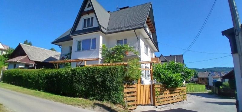 Królówka, житло біля вокзалу Макув-Подхаляньський