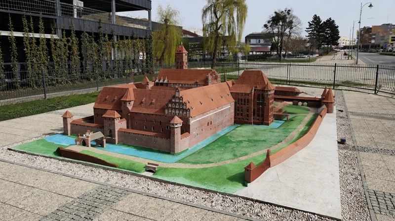 Miniatura Zamku Malborskiego, atrakcja w pobliżu dworca Malbork