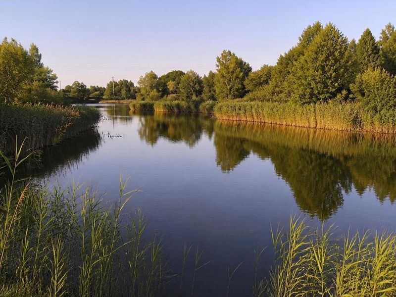 Mostek nad jeziorkami., atrakcja w pobliżu dworca Międzyrzec Podlaski