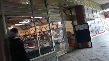 U Dziadka. Sklep spożywczo - mięsny, магазин біля вокзалу Dworzec PKP Mielec