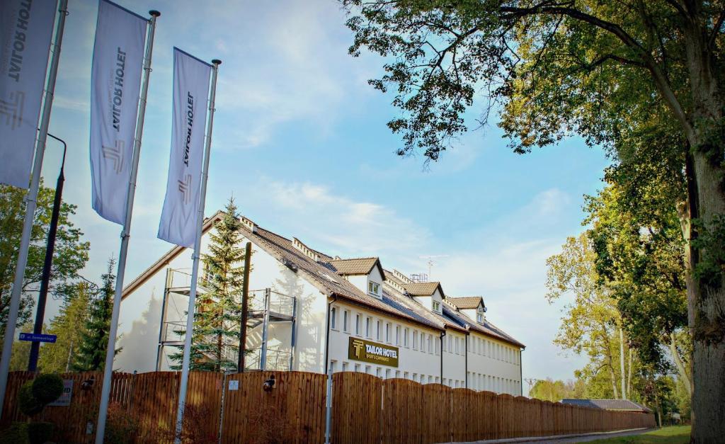 Tailor Hotel Sport & Conference, житло біля вокзалу Моронг