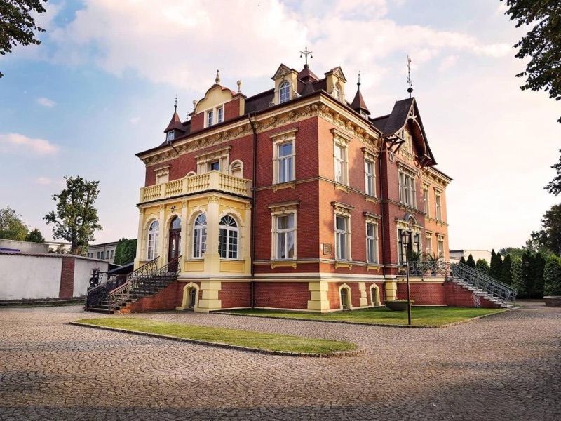 PAŁAC FABRYKANTA, житло біля вокзалу Мишкув
