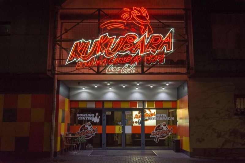 Kukubara Bowling Center, житло біля вокзалу Мишкув