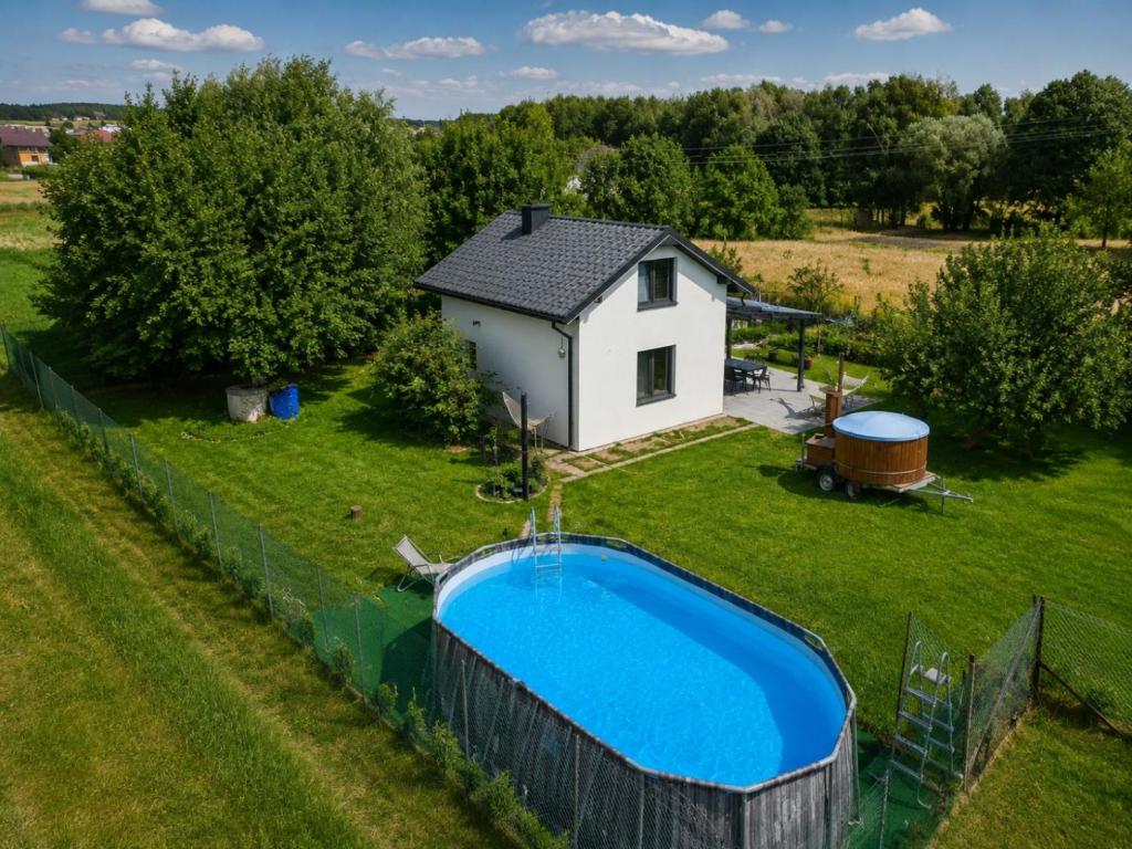 Domek z basenem na Jurze , Agroturystyka "Banderoza u Bolka - Prywatny reset na Jurze" Domek na wyłączność, житло біля вокзалу Мишкув