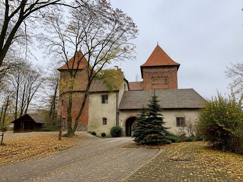 Zamek krzyżacki w Nidzicy (warmińsko-mazurskie), atrakcja w pobliżu dworca Nidzica