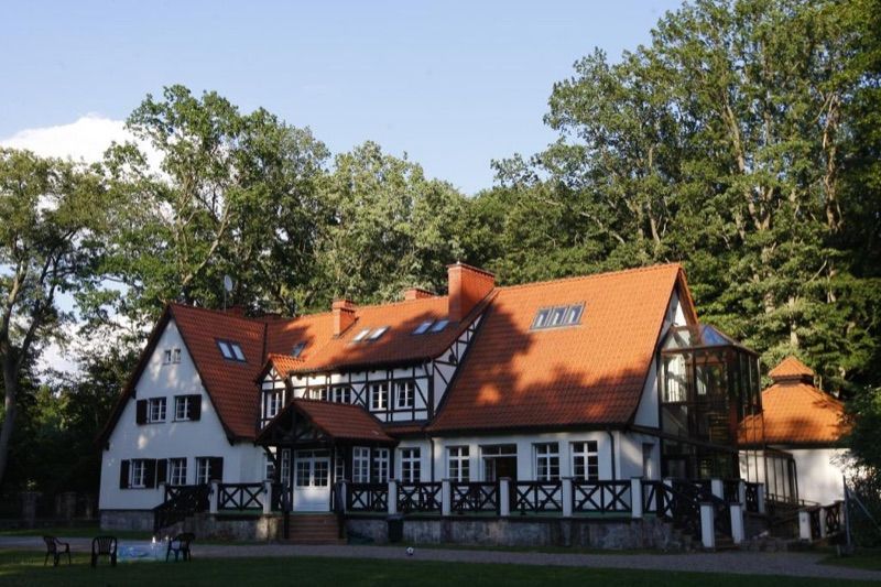 Leśniczówka Nibork, житло біля вокзалу Нідзіца