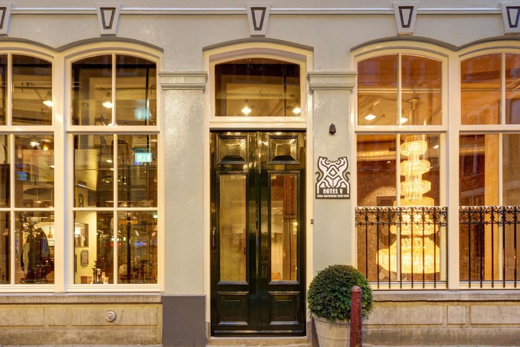 Hotel V Nesplein, житло біля вокзалу Amsterdam Centraal