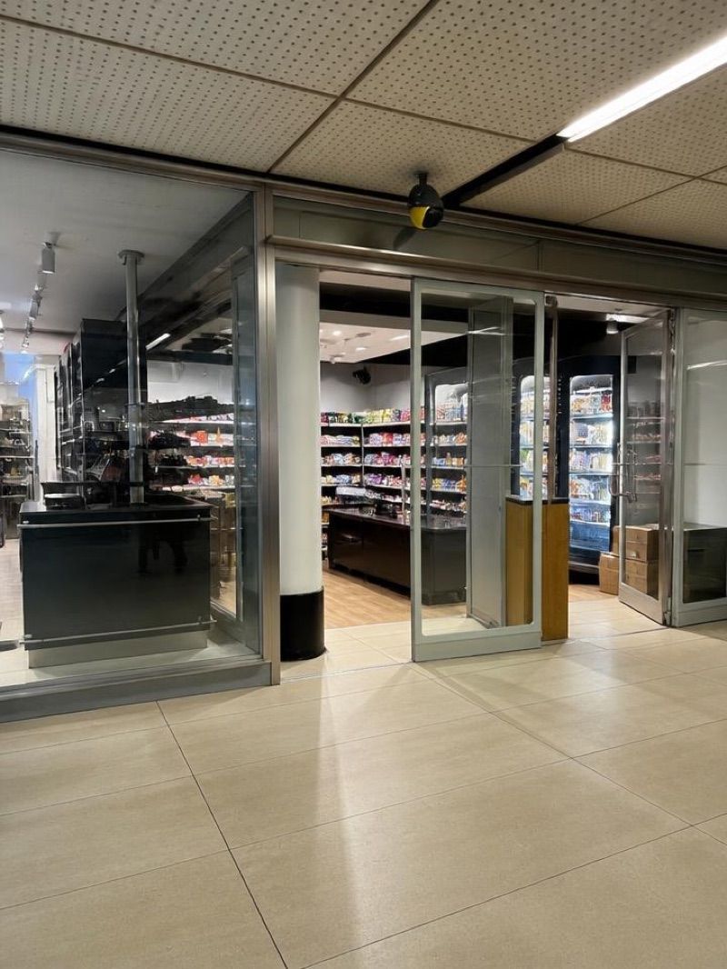 Kiosk, sklep przy dworcu Amsterdam Centraal