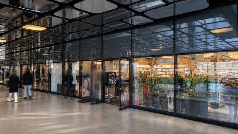 Amsterdam Central Pharmacy, sklep przy dworcu Amsterdam Centraal