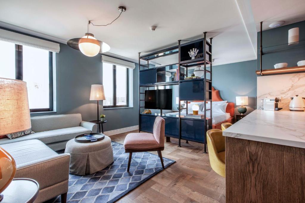 The July - Twenty Eight, житло біля вокзалу Amsterdam Zuid